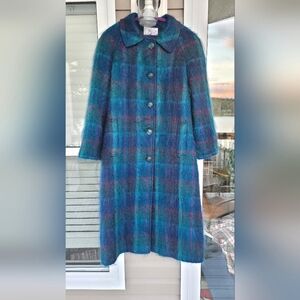 Stunning Vintage Mohair Plaid Wool Coat. Size Large.